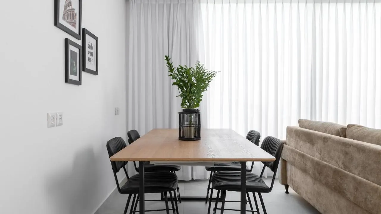דירה אילת Big Studio With Balcony 100M From The Beach - By Edom