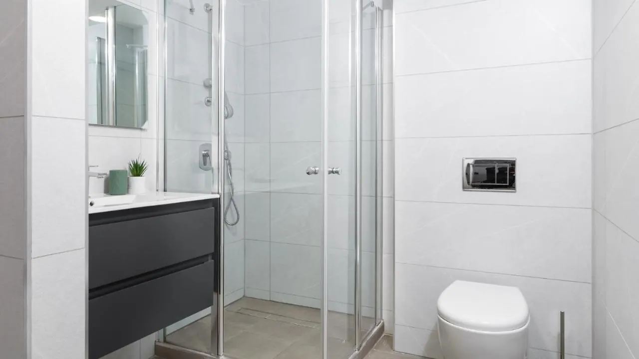 Apartment Big Studio With Balcony 100M From The Beach - By Edom Eilat